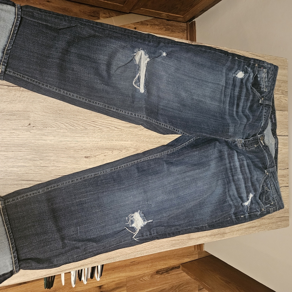 Vigoss Women's Dark Blue Distressed Cropped Jeans